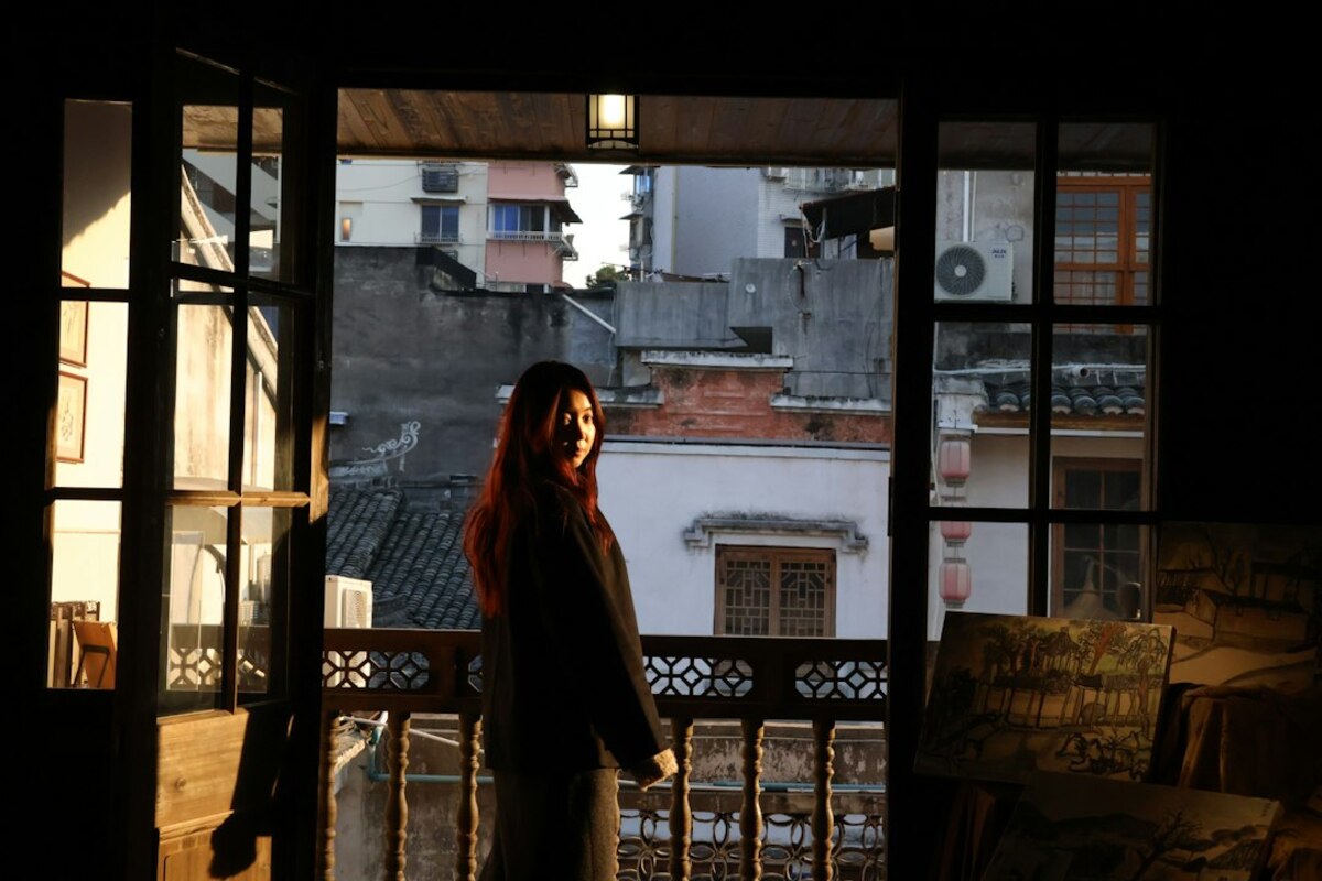 The “Daylight Anchor” Habit: How 10 Minutes Outside Can Steady Your Sleep and Energy